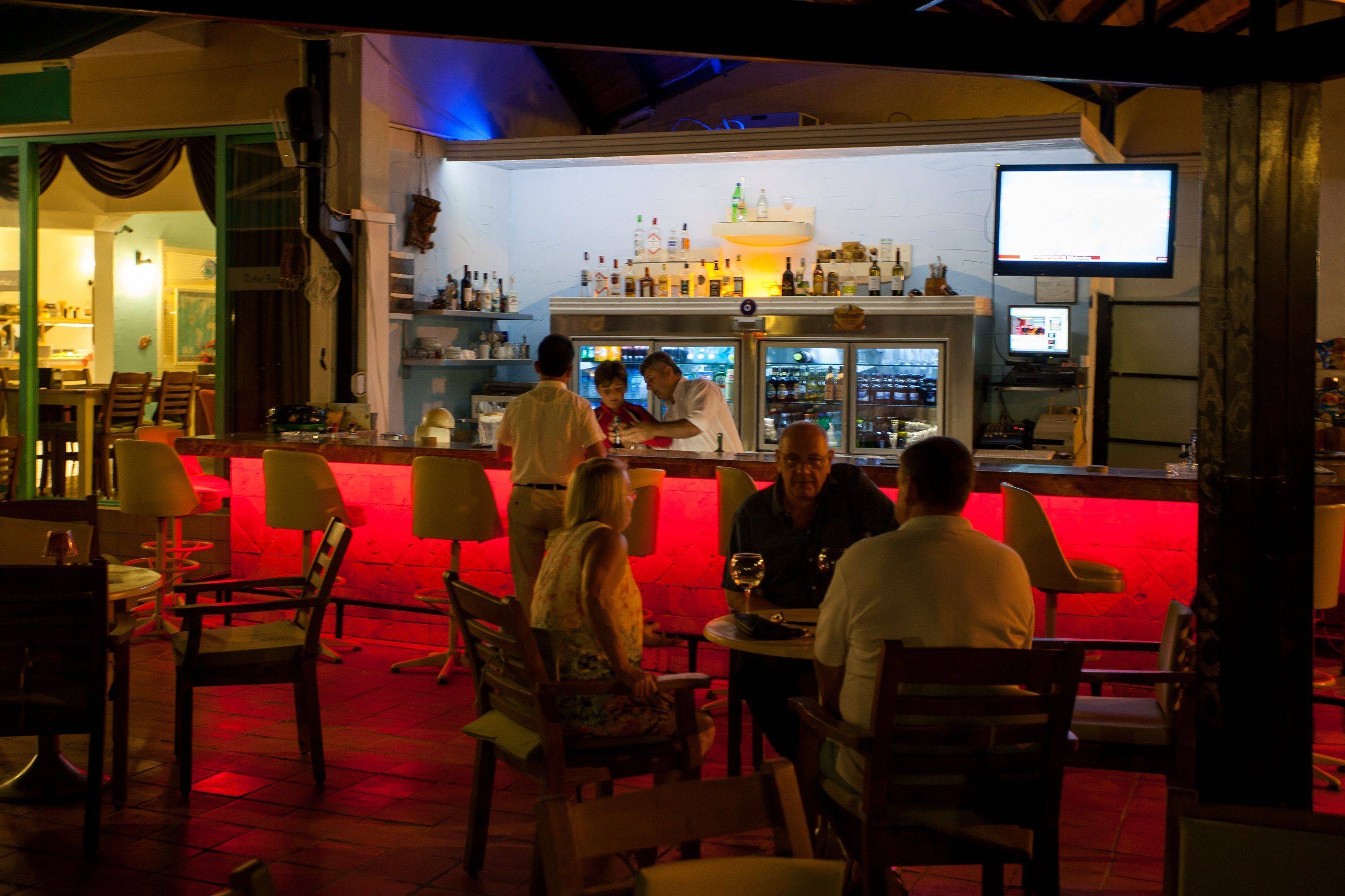 Pool Bar