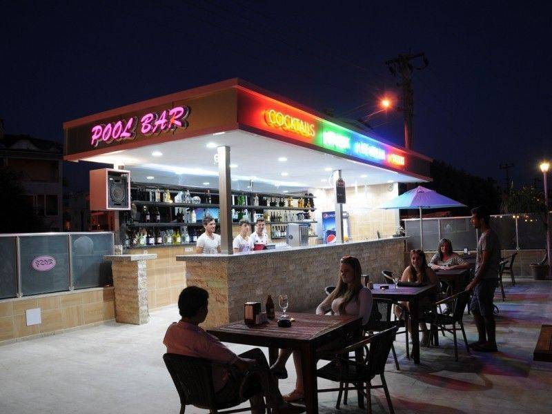 Pool Bar
