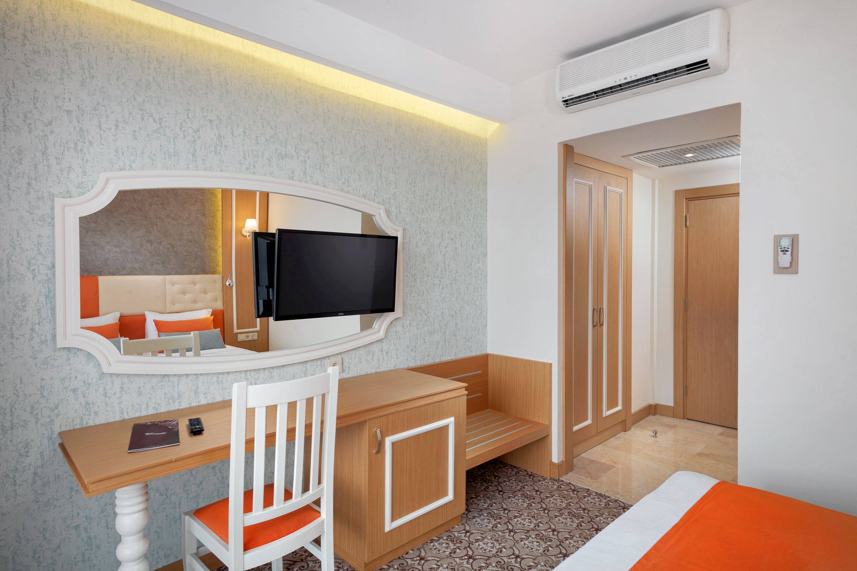 Golden hotel турция. Golden Orange Hotel 3 Анталия. Анталия отель Orange. Отель в Анталии Golden Orange. Анталия отель Голден оранж отель.