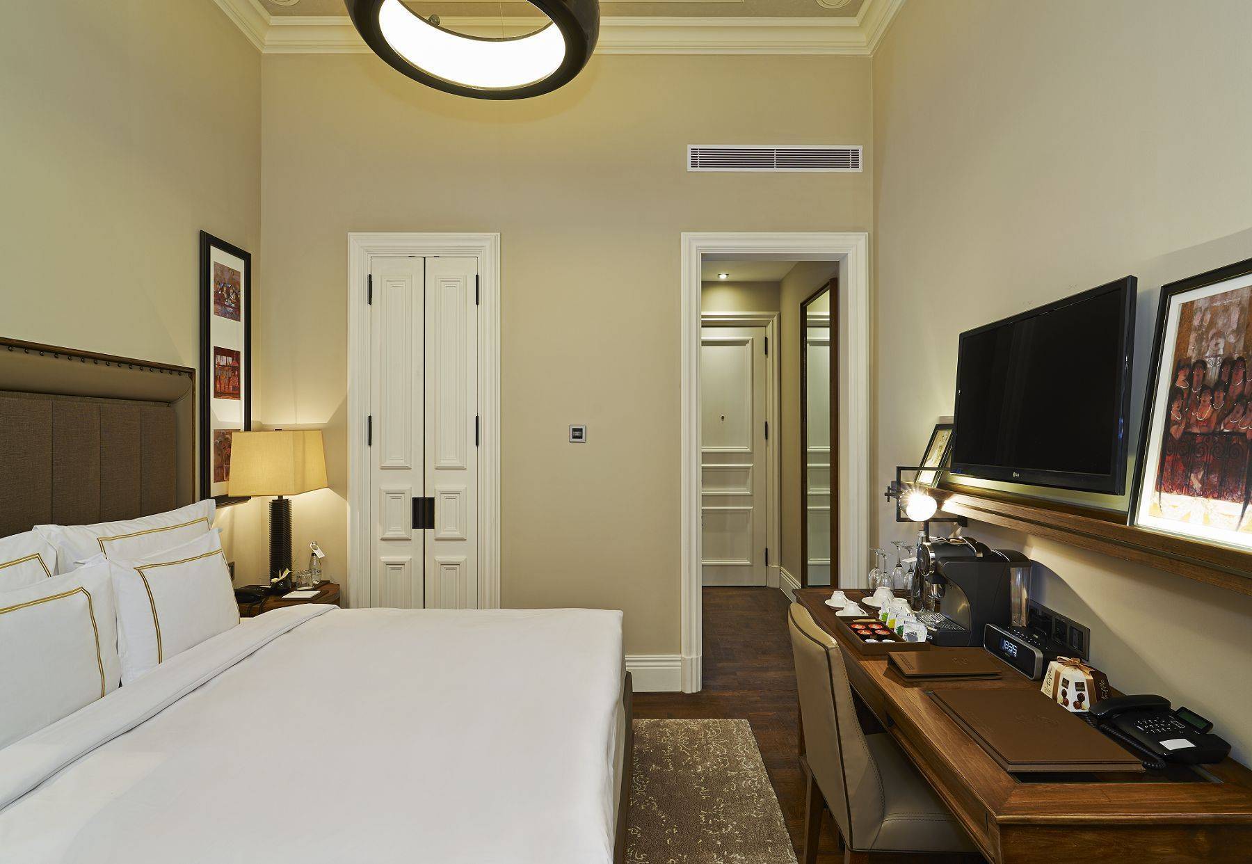 King room. Стамбул the House Hotel Karakoy. Банк отель Стамбул. Classic Istanbul 3 отель. Гуд Найт отель Стамбул.